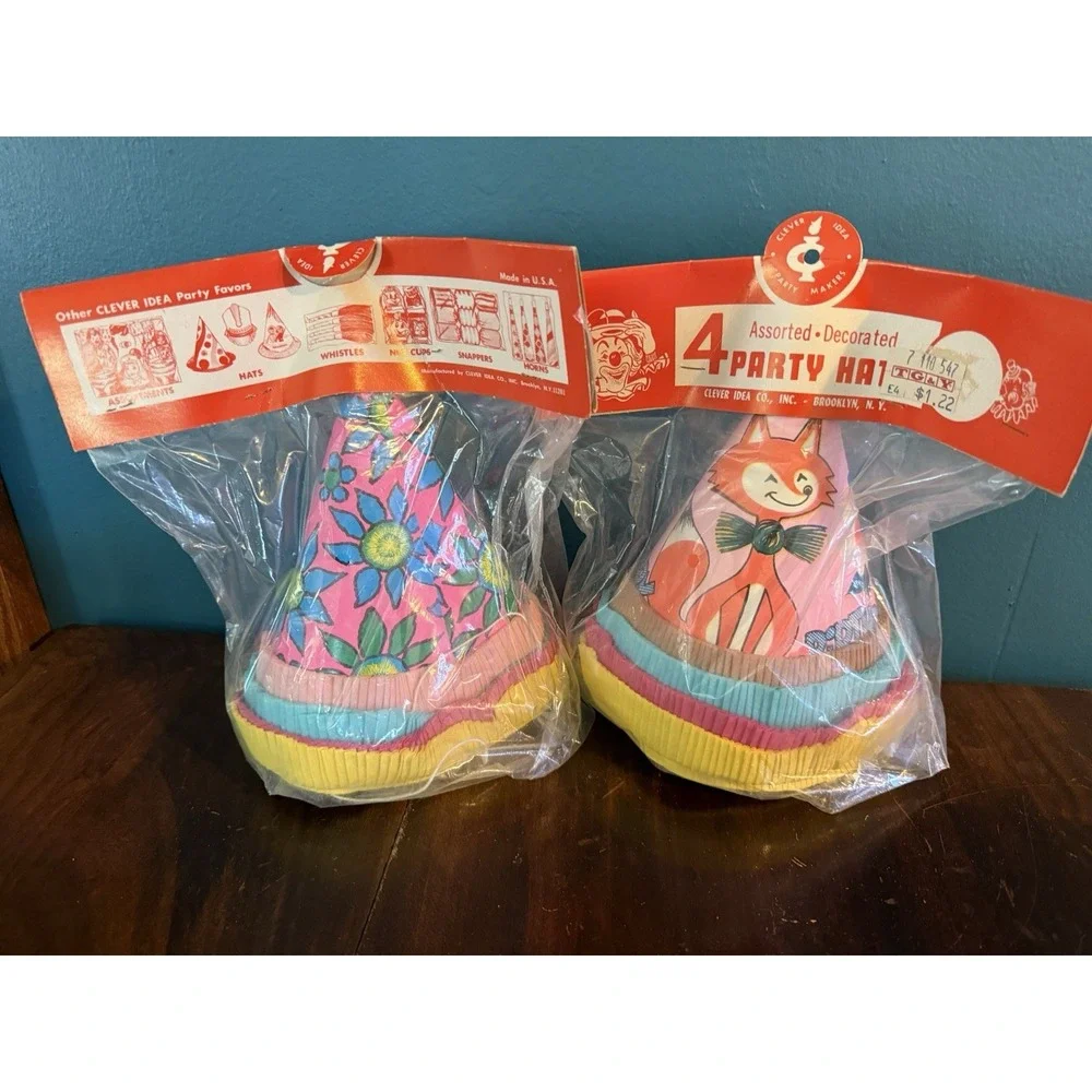 VTG 60s paper party hats 2 Sets Of 4 In Plastic Clever Idea Co